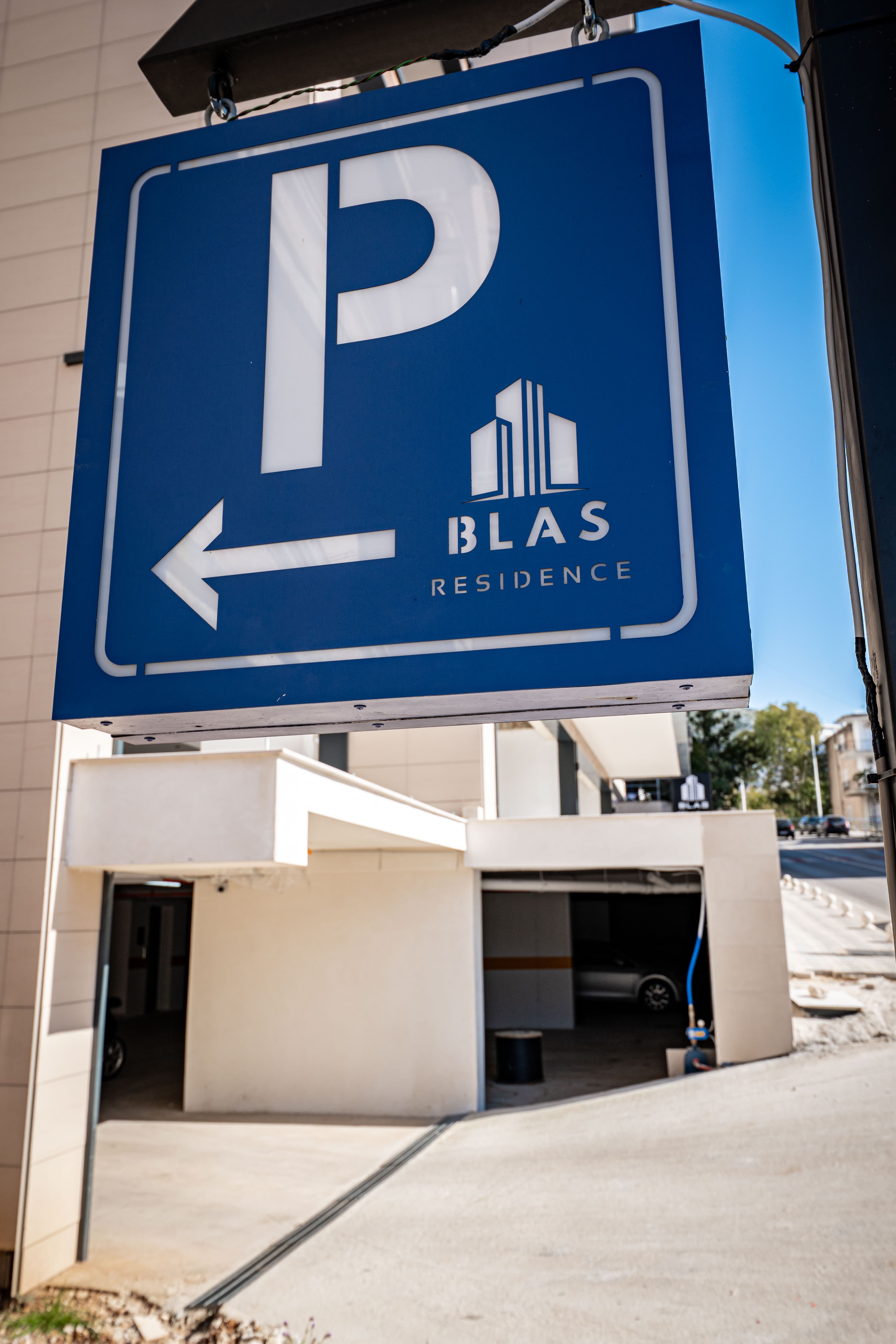 Blas Residence gallery thumbnail 5