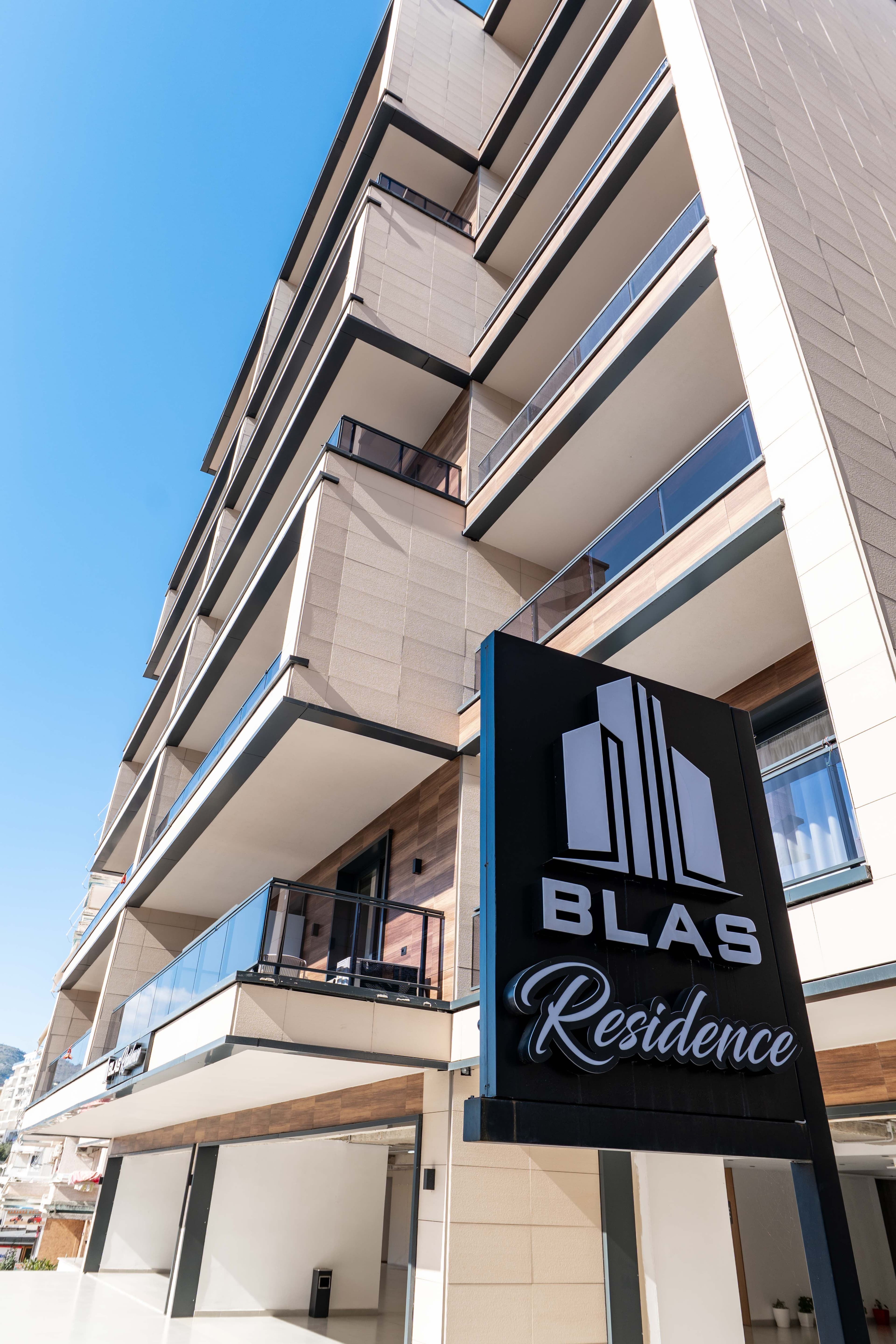 Blas Residence gallery thumbnail 7