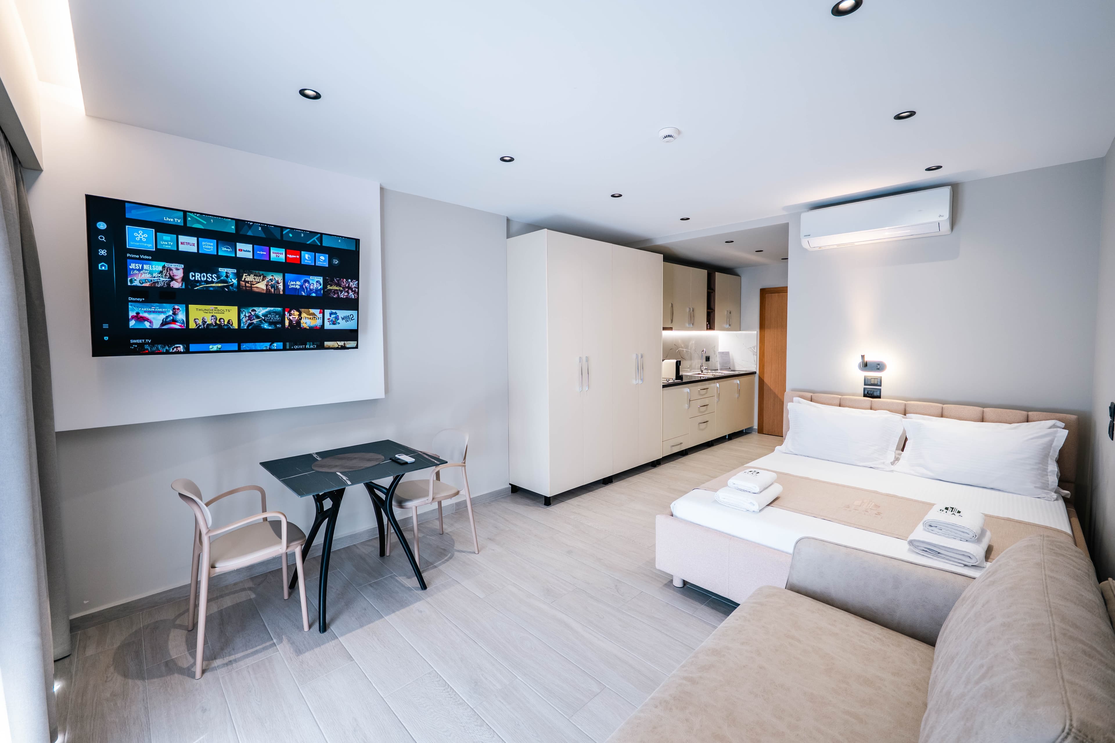 Double Room thumbnail 10