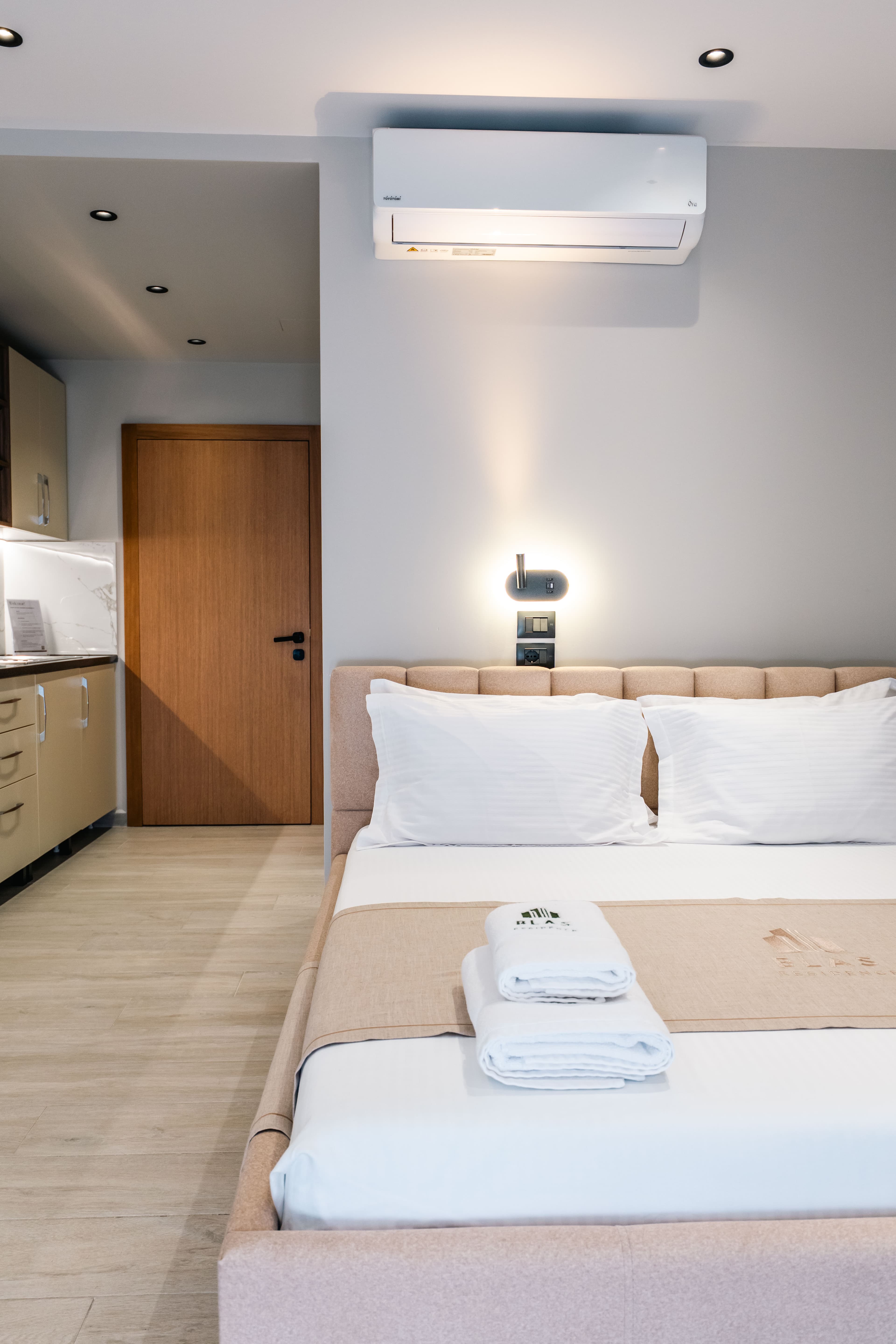 Double Room thumbnail 12