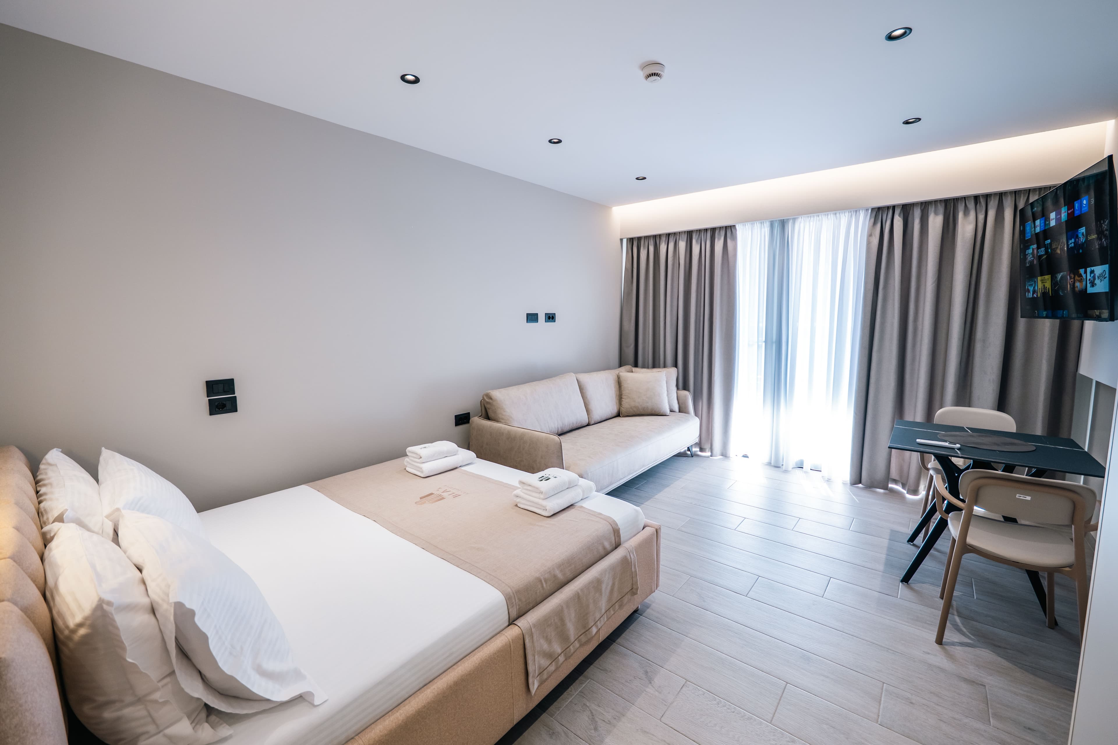 Double Room thumbnail 3