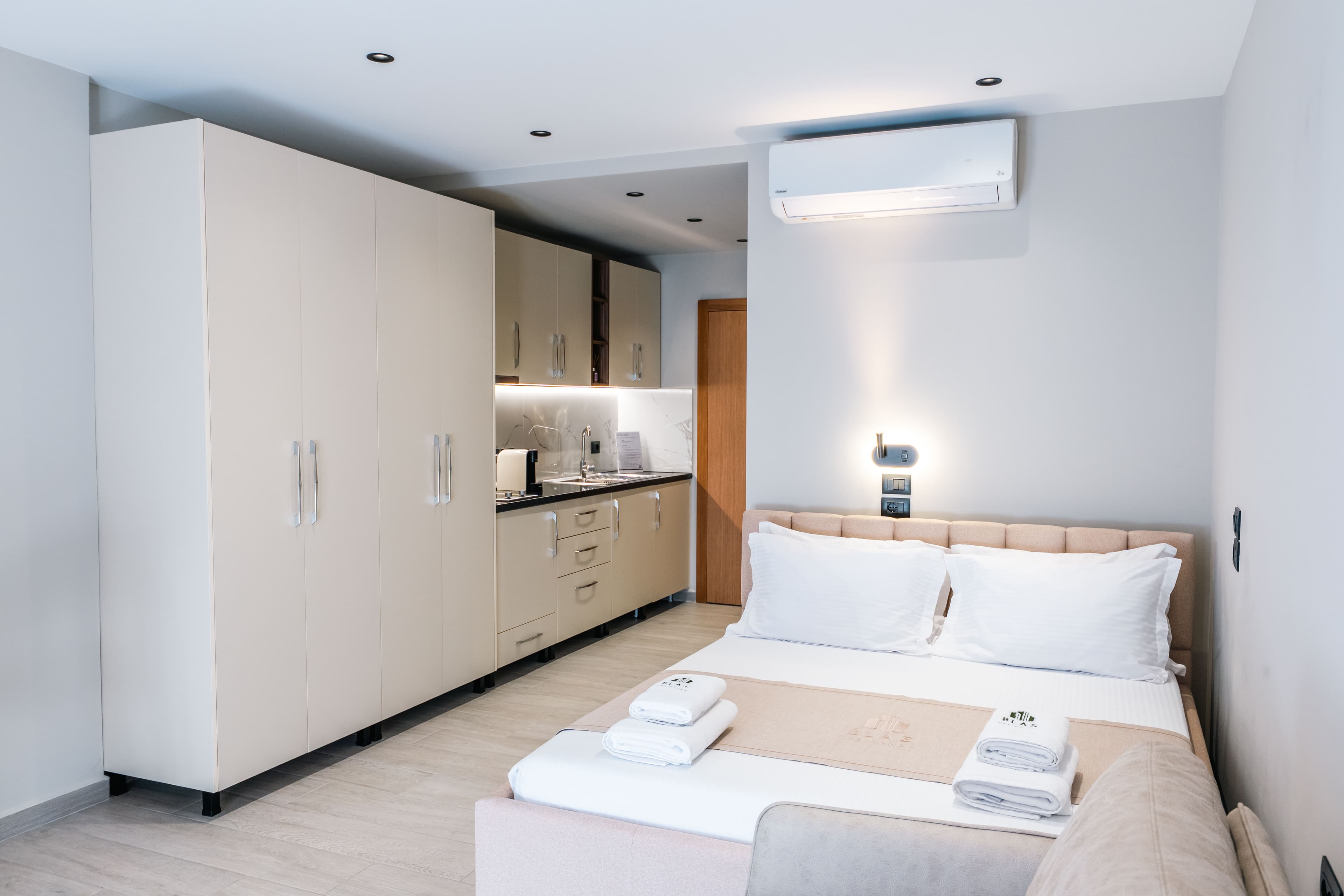 Double Room thumbnail 4