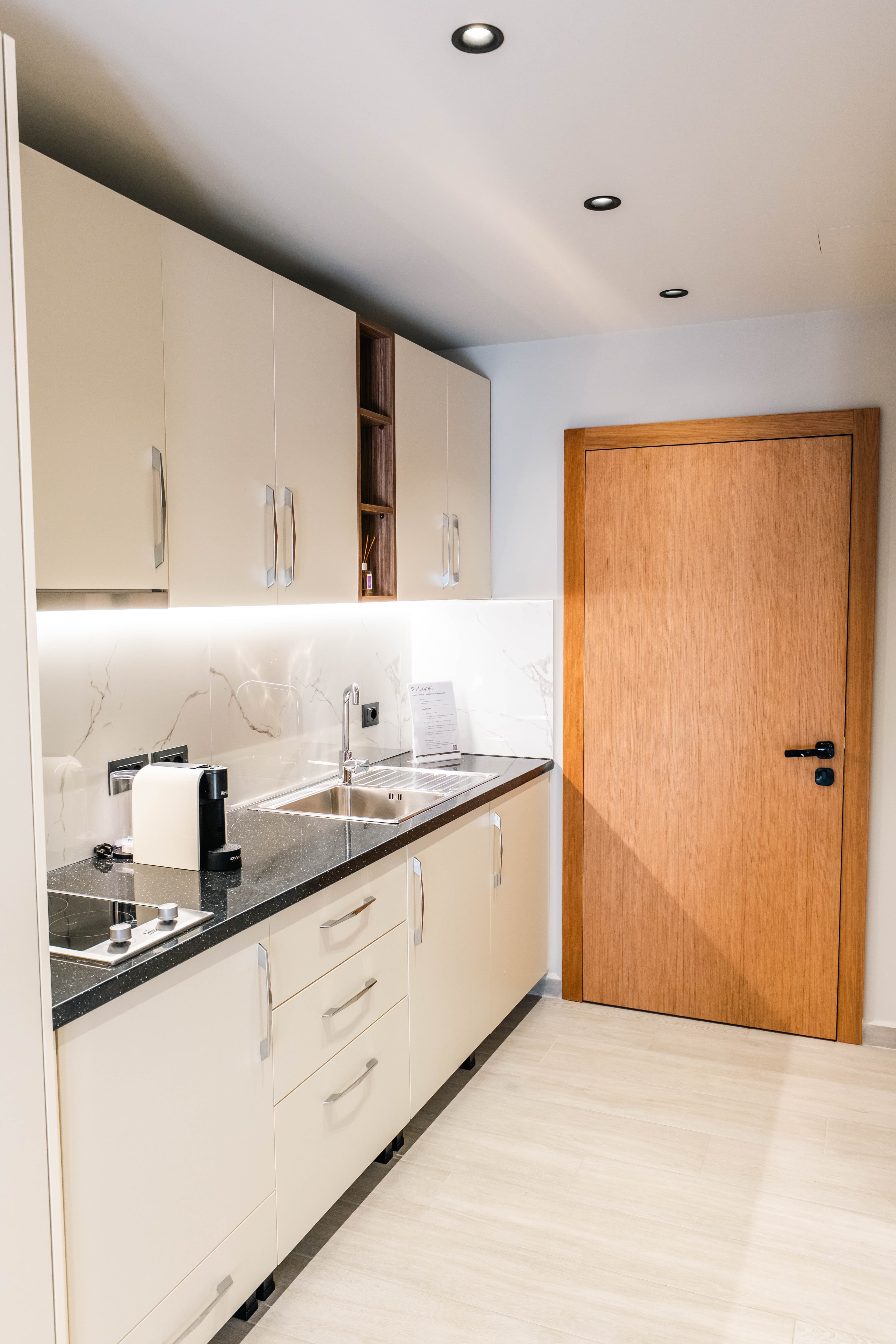 Double Room thumbnail 5