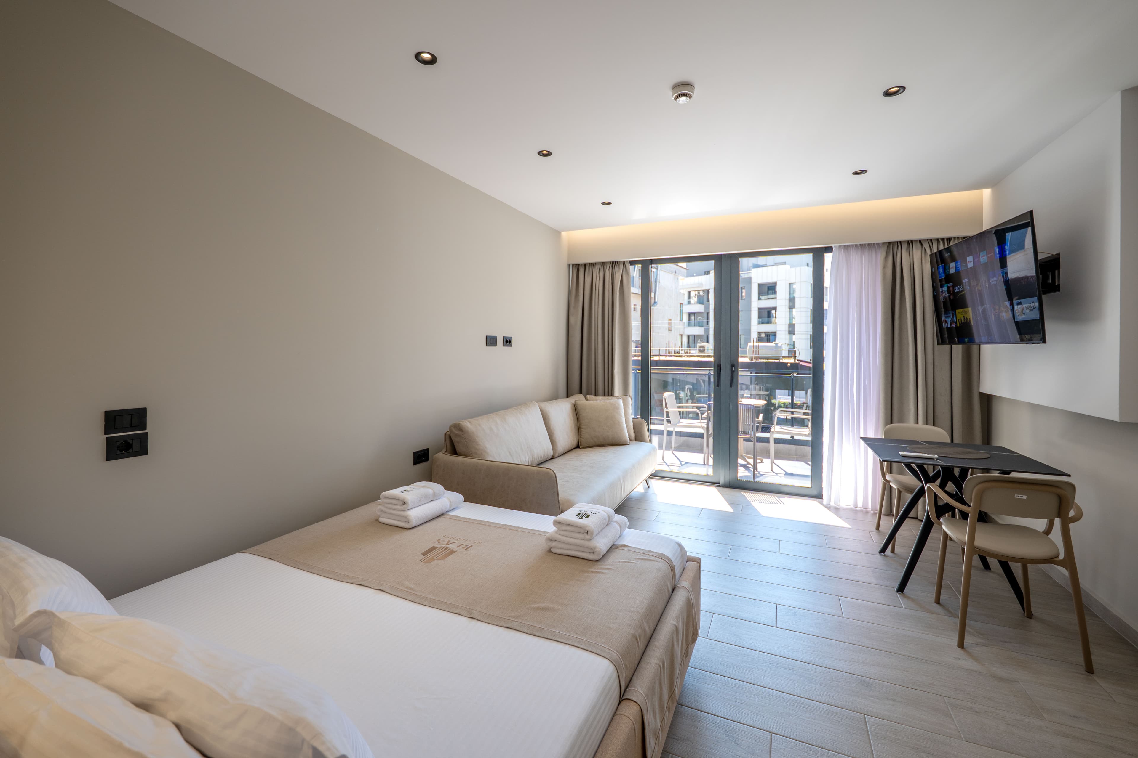 Double Room thumbnail 8