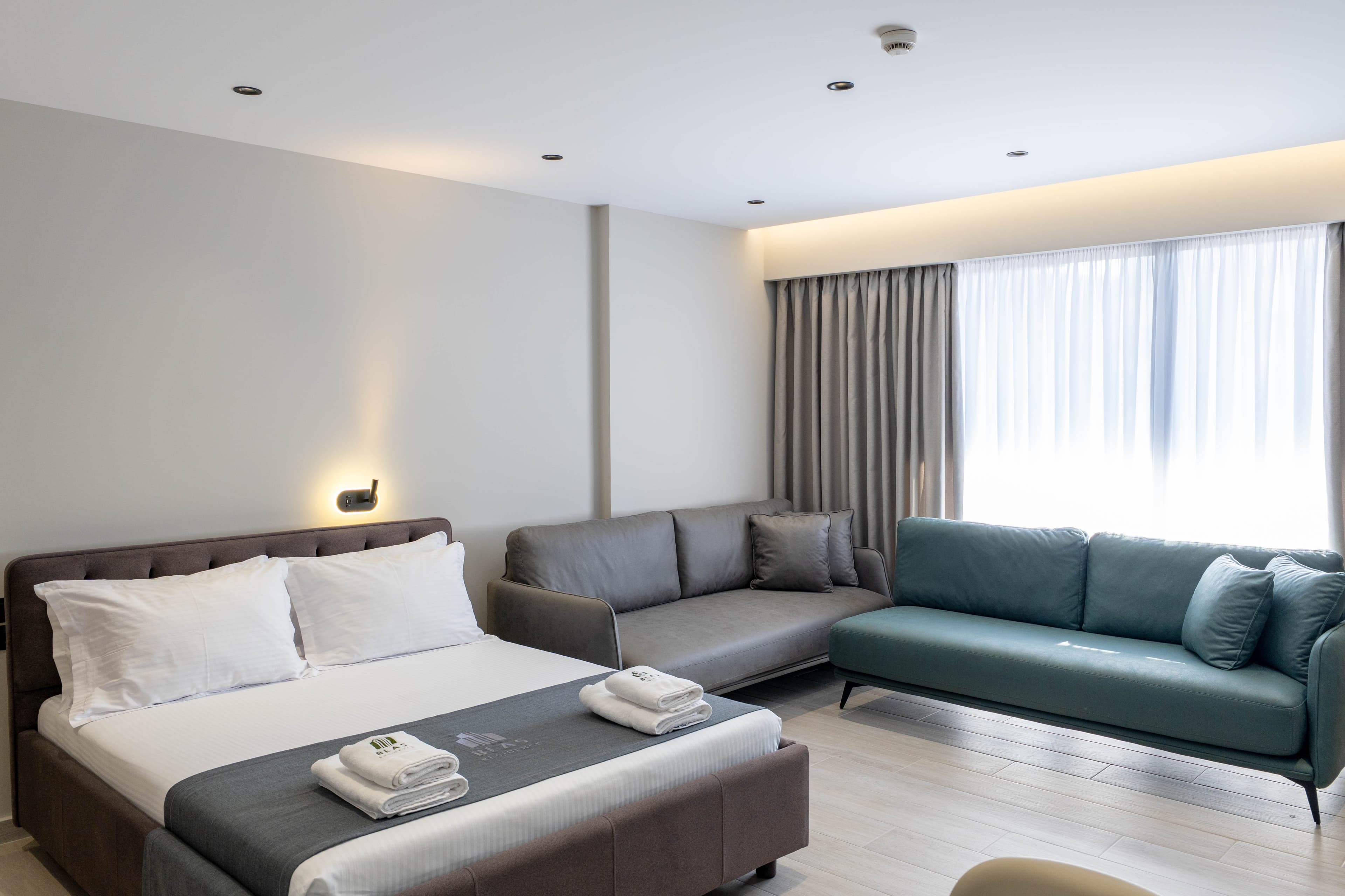 Family Room thumbnail 11