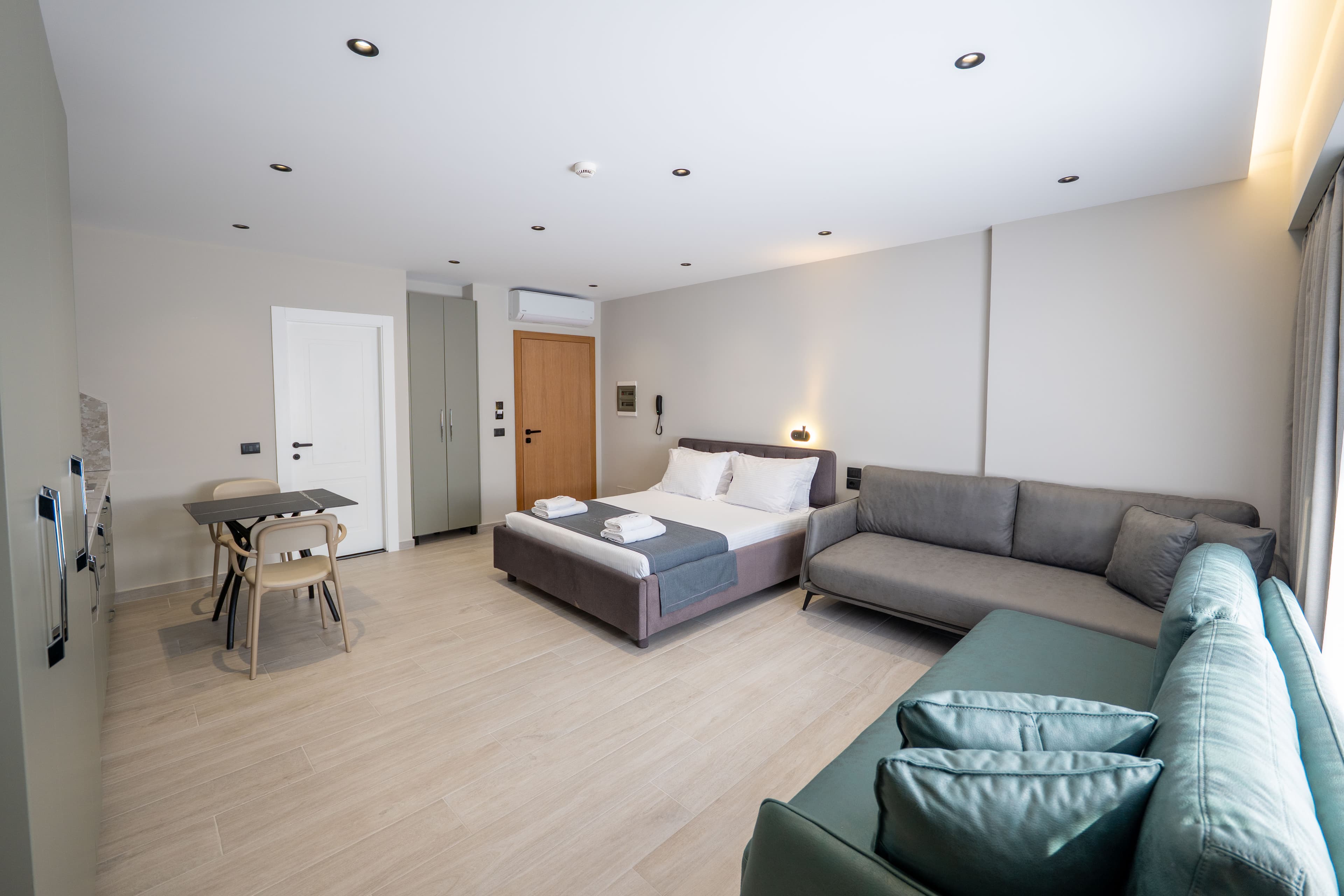 Family Room thumbnail 12