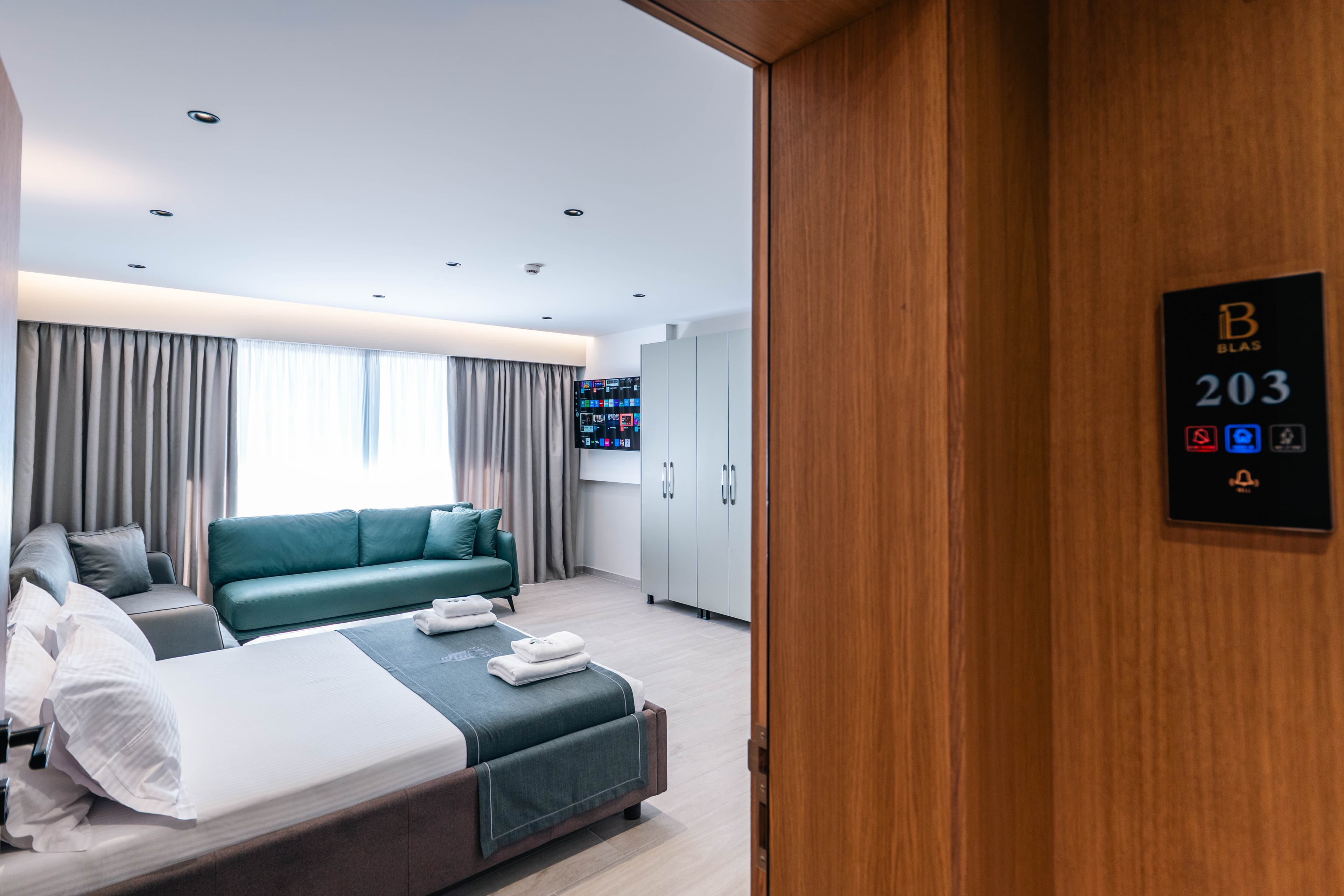 Family Room thumbnail 3