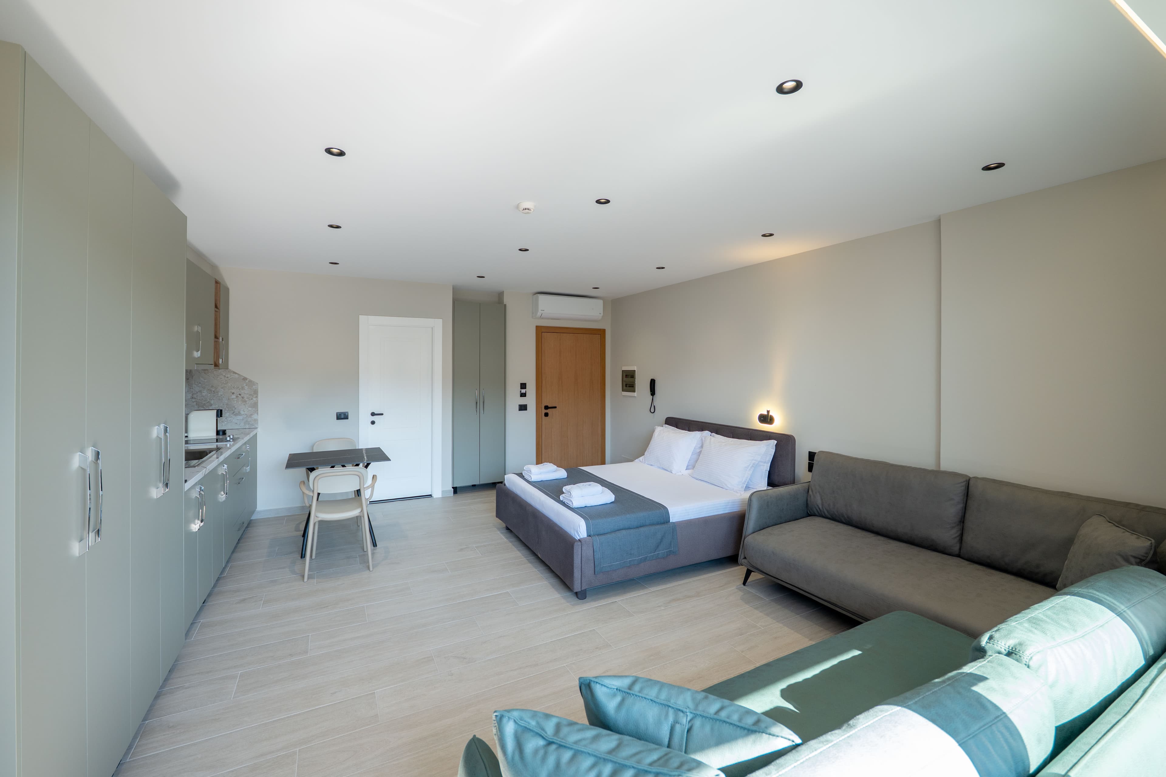 Family Room thumbnail 23