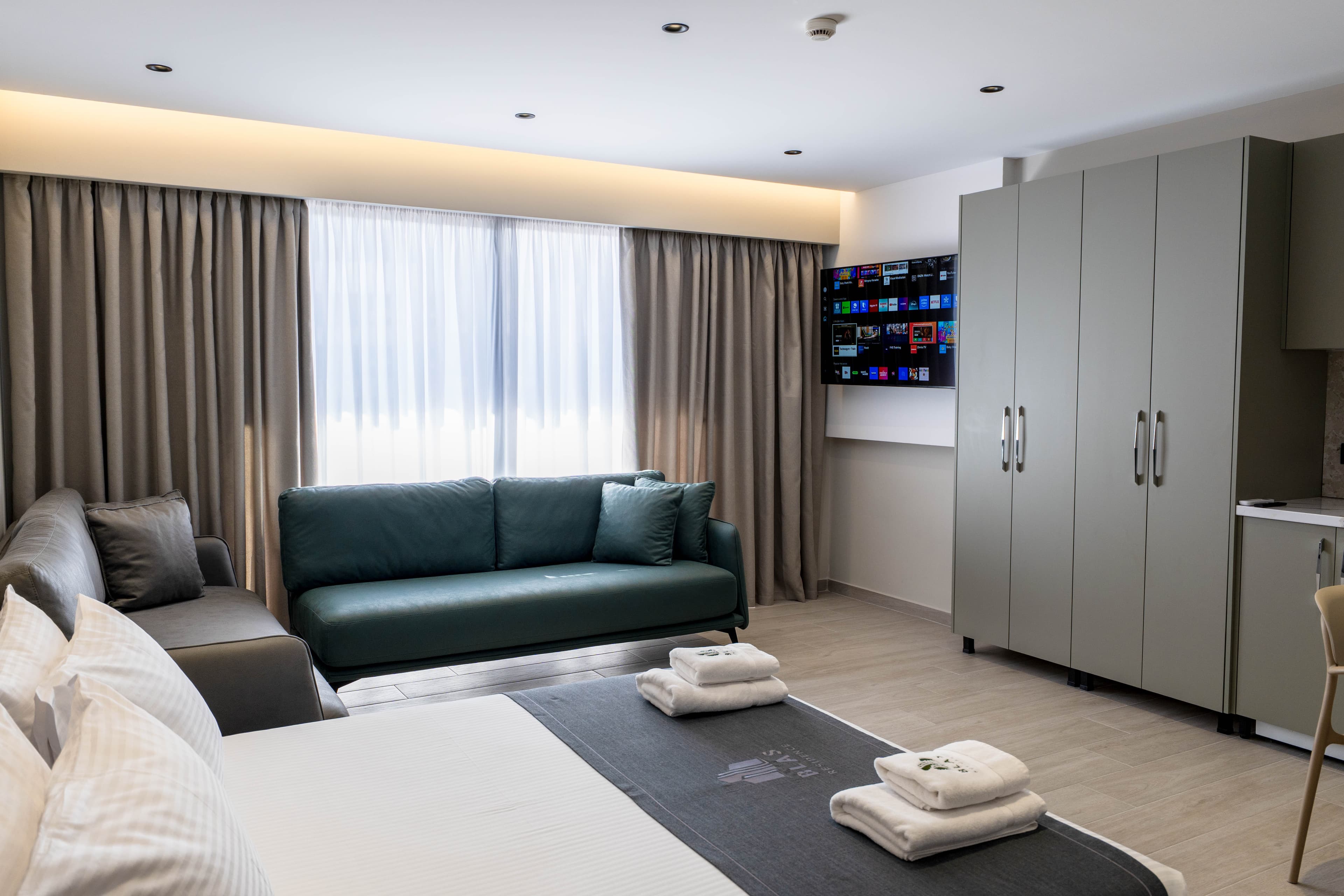 Family Room thumbnail 6