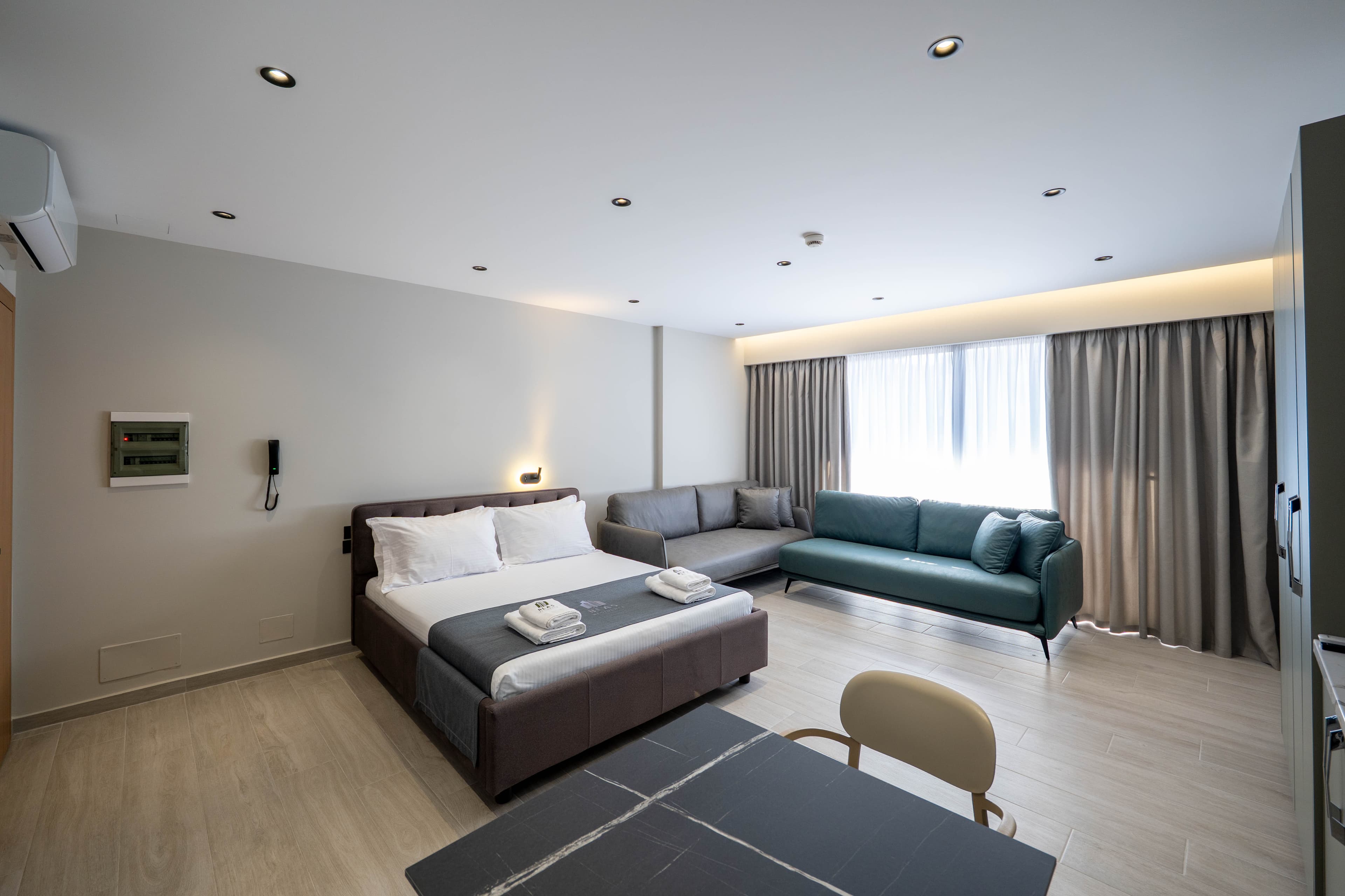 Family Room thumbnail 10
