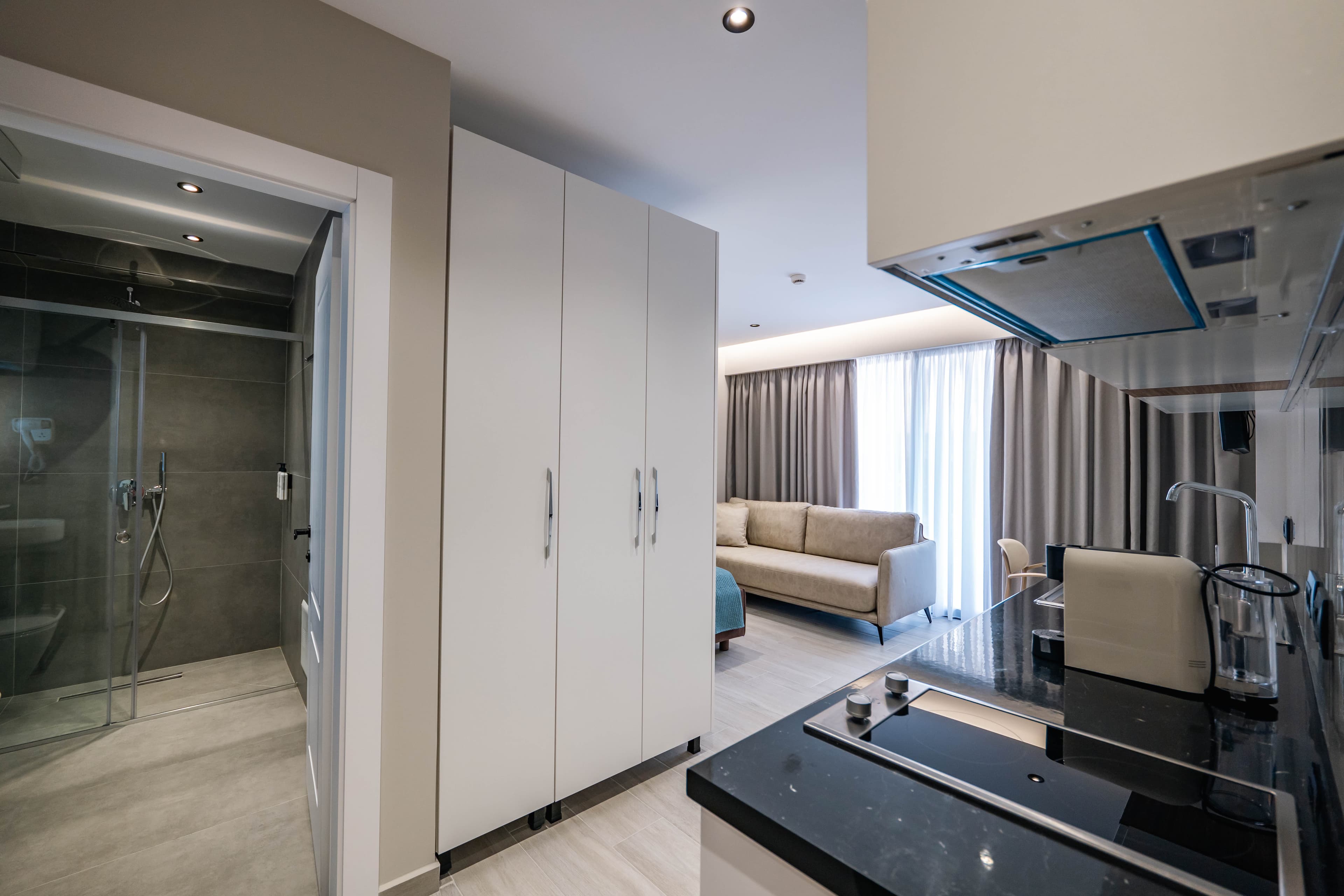 Triple Room thumbnail 8