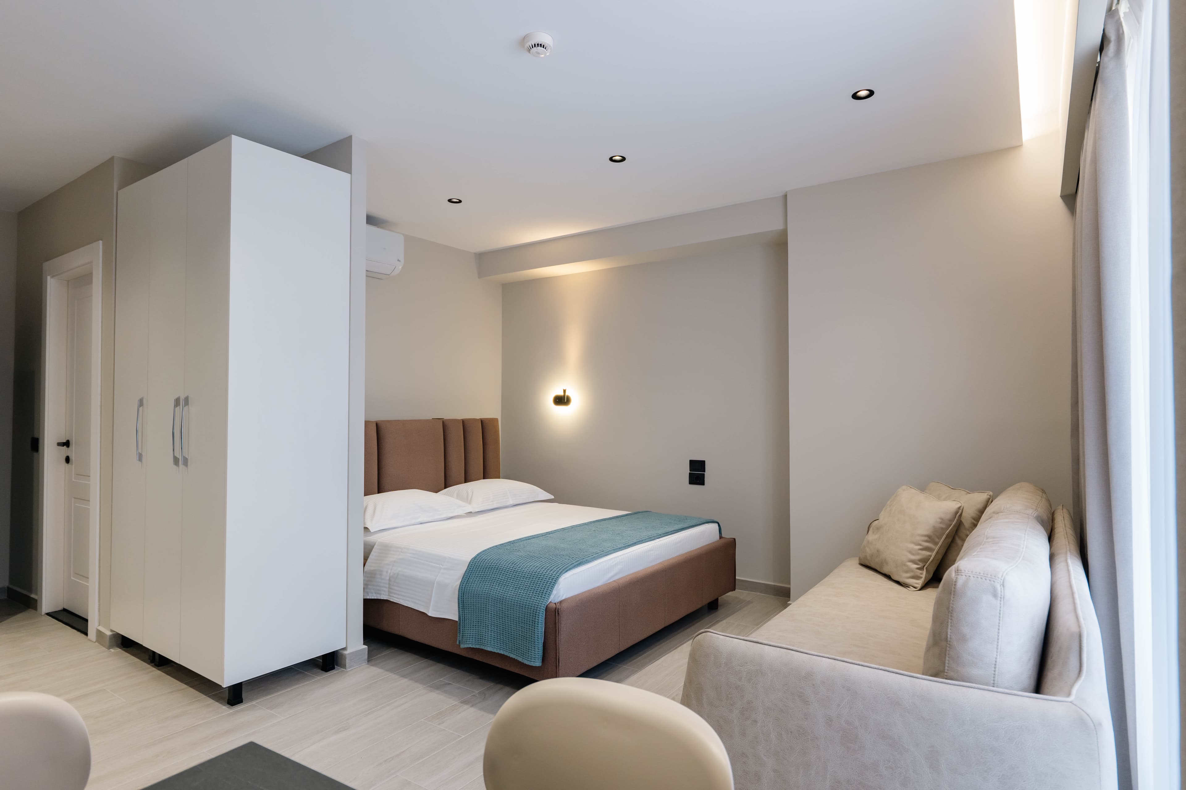 Triple Room thumbnail 7