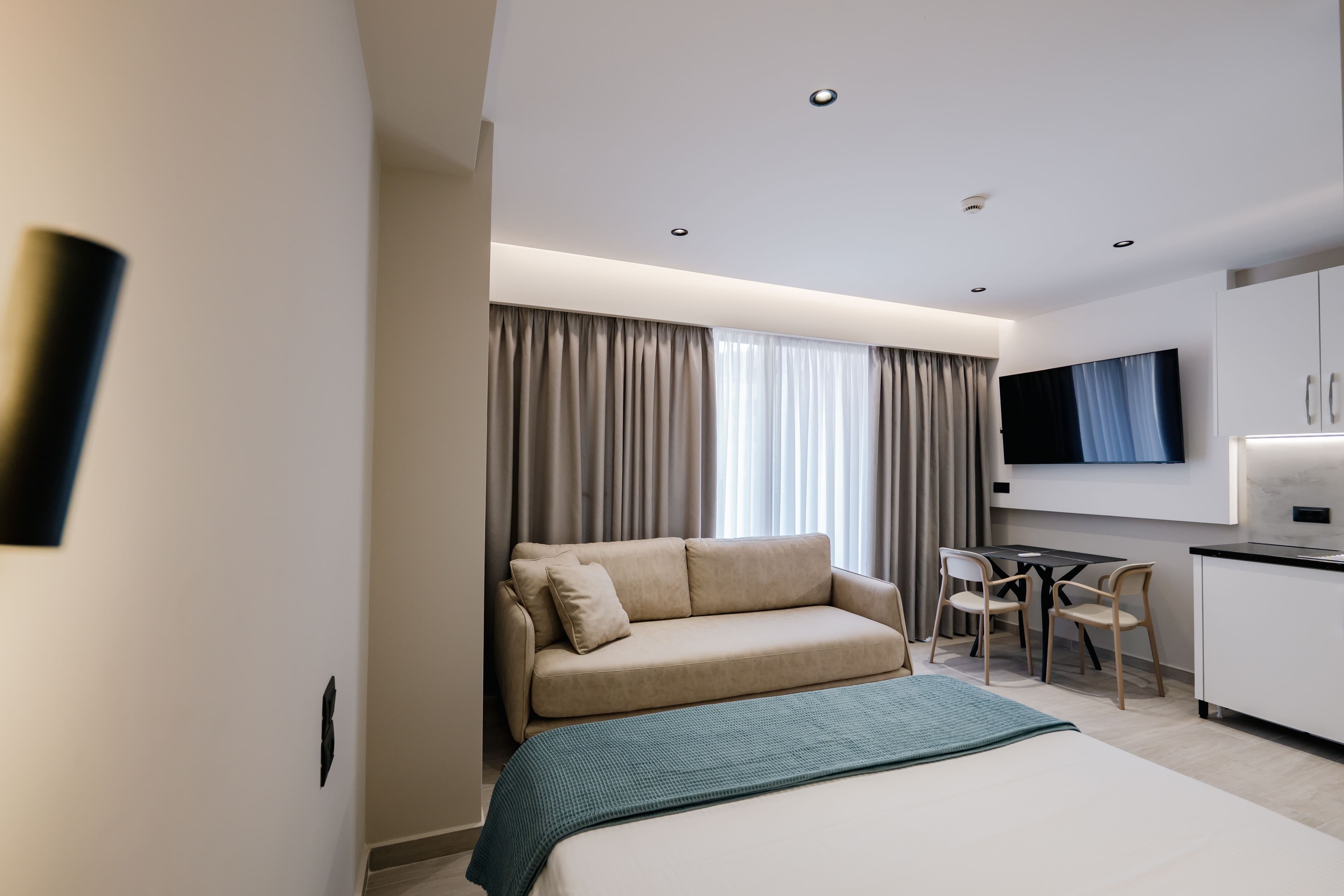 Triple Room thumbnail 2